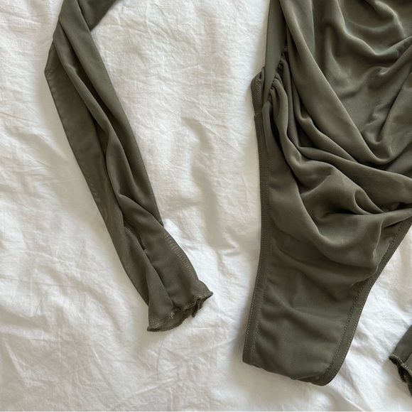 Green long sleeve bodysuit with ruched design - Picture 2 of 6